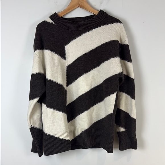 Joseph Women's Chevron White and Brown Crew Neck Sweater Size Large - Picture 2 of 9